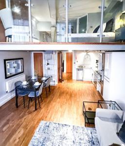 a living room with a table and a dining room at Modern Apartment, Nottingham City Centre, With Parking! Sleeps 4 in Nottingham