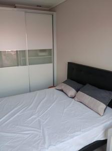 a bedroom with a bed with two pillows on it at Departamento nuevo cerro placeres in Viña del Mar