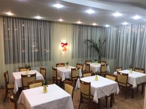 Vila Doru Predeal tesisinde bir restoran veya yemek mekanı