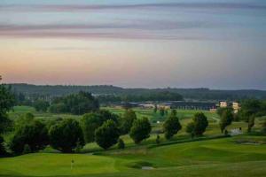- Vistas al campo de golf al atardecer en Hyggeligt golfhus i Himmerland en Farsø