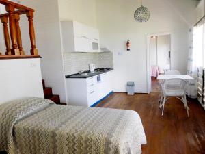 The Crow's Nest Resort Fiji的厨房或小厨房