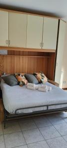 a bed with a wooden headboard and pillows on it at La Tana al sole in Brescia