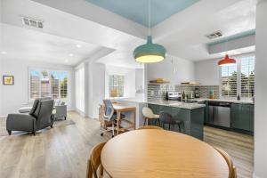 a kitchen and dining room with a table and chairs at Modern & Uncluttered - A Ryson Property in Palm Springs