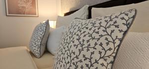 Postel nebo postele na pokoji v ubytování Apartment Holata 201 + 36 fotografií