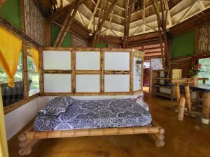 a bed in the middle of a room at Eco-Lodge Deseo Bamboo in Santa Catalina