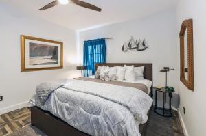 a bedroom with a bed and a ceiling fan at Agustin Inn - Saint Augustine - Adults Only in St. Augustine +60 photos