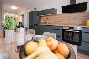 a kitchen with a table with a bowl of fruit on it at FeWo Backbord in Braunsbedra