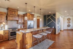 a large kitchen with wooden cabinets and bar stools at Chip Shot in St. George