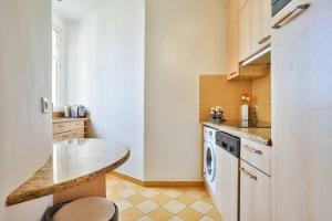 Fotografie z fotogalerie ubytování Charming apartment with Eiffel Tower view v Paříži
