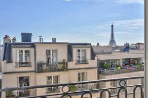 Fotografie z fotogalerie ubytování Charming apartment with Eiffel Tower view v Paříži