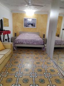 a bedroom with a bed and a couch at Casa del Centro 2P in Santa Caterina Villarmosa