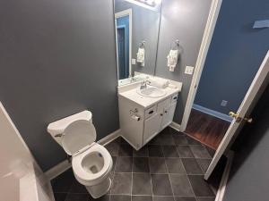 a bathroom with a toilet and a sink at 3 bedroom, 2 bath house near tennis center in Rome
