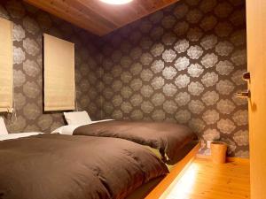 Rental Villa Karuizawa Honors Hill - Vacation STAY 04232v tesisinde bir odada yatak veya yataklar