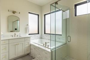 Sand Cove Villa at The Ledges with Private Poolにあるバスルーム