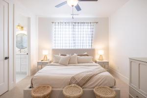 Sand Cove Villa at The Ledges with Private Poolにあるベッド