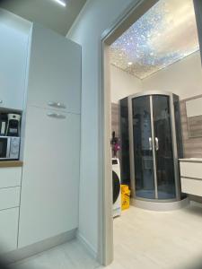 a kitchen with a large glass door in a room at Appartamento Crihana in Aosta