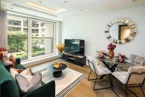 a living room with a couch and a table at HighStreetKen-NewBuilt-AC-HighEnd-HydePark in London