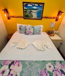 a bedroom with a bed with towels on it at Pousada Dona Felicidade Carneiros in Tamandaré +169 photos