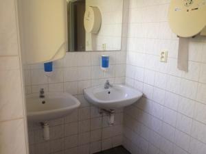 Koupelna v ubytování Autocamp Skalice + 37 fotografií