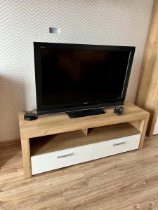 En TV eller et underholdningssystem på Premium Apartment