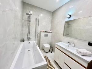 Ένα μπάνιο στο Apartament AirPort Chisinau +27 φωτογραφίες
