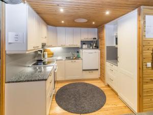 Kuchyň nebo kuchyňský kout v ubytování Holiday Home Saariselän poromooli a7 by Interhome + 15 fotografií