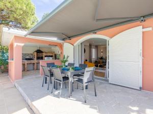 Αίθριο ή υπαίθριος χώρος στο Holiday Home Villa Adie by Interhome