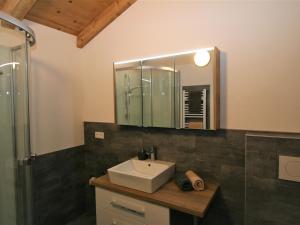 Koupelna v ubytování Apartment Johann by Interhome