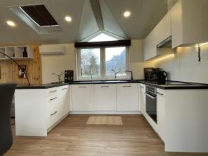 Kuchyň nebo kuchyňský kout v ubytování Holiday Home Tiny Haus Prinz Ludwig by Interhome