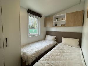 Postel nebo postele na pokoji v ubytování Holiday Home Tiny Haus Prinz Ludwig by Interhome