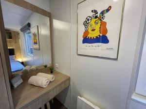 a bathroom with a picture of a giraffe on the wall at Holiday Home Neschtle by Interhome in Wemding