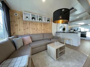 Et opholdsområde på Holiday Home Tiny Haus Donaublick by Interhome