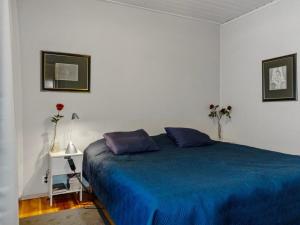 En eller flere senge i et værelse på Holiday Home Mokko-mökki by Interhome