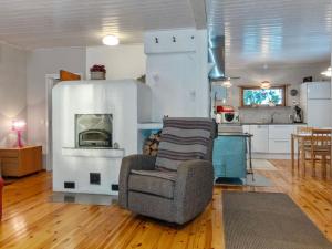 Køkken eller tekøkken på Holiday Home Mokko-mökki by Interhome + 12 billeder