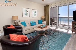 een woonkamer met een bank en een tafel bij SMP 504 - 3 BR Beachfront Condo - Sleeps 10! in Fort Walton Beach
