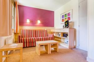 a living room with a couch and a table at Résidence Plagne Lauze - maeva Home - Studio 4 Personnes - Sélection MAE-4354 in Mâcot La Plagne