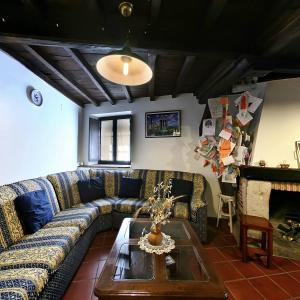 a living room with a couch and a table at Casa Tia Emilia in Villar de Plasencia