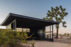 גינה חיצונית ב-Yucca Hut - Design Forward Oasis Near Joshua Tree