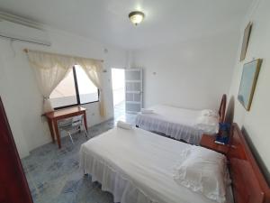 Voodi või voodid majutusasutuse Hostal Insular toas