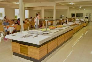DIROMA EXCLUSIVE Com entrada todos os dias para o Acqua Park e café da manhá tesisinde bir restoran veya yemek mekanı