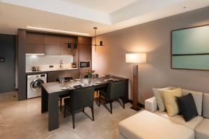 DoubleTree By Hilton Seoul Pangyo Residences的厨房或小厨房