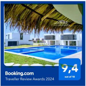 eine Villa mit einem Pool in einem Resort in der Unterkunft "Casa Bonita" fte alberca, AirAc in Alpuyeca