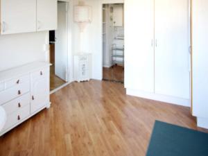 A kitchen or kitchenette at Holiday home Hadsund C