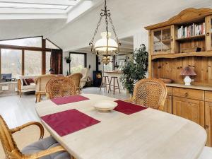 Posezení v ubytování 6 person holiday home in Bogense-By Traum