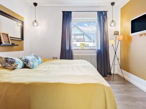 a bedroom with a large bed with a window at Holiday home Skagen XL in Skagen