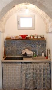 A kitchen or kitchenette at Trulli Spinosa