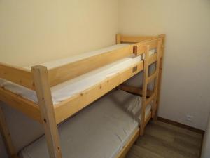 a couple of wooden bunk beds in a room at Résidence Soldanelles - 2 Pièces pour 6 Personnes 21 in Peisey-Nancroix
