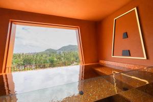Nespecifikovaný výhled na hory nebo výhled na hory při pohledu z hotelu