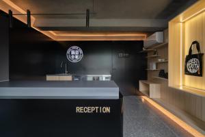 a kitchen with a counter with a reception desk at Chengdu Desti Youth Park Hostel Taiguli in Chengdu