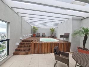 a room with a swimming pool in a building at Flat pensado para sua tranquilidade e alegria in Campos dos Goytacazes